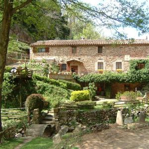 Fachada y jardín