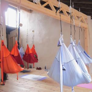 Trapecios para yoga aereo